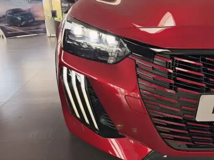 Photo 35 Peugeot 208  Hybrid 145 e-DCS6