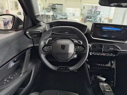 Photo 28 Peugeot 208  Hybrid 145 e-DCS6