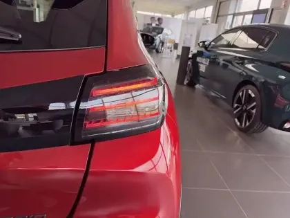 Photo 36 Peugeot 208  Hybrid 145 e-DCS6