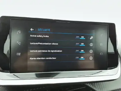 Photo 28 Peugeot 208  PureTech 75 S&S BVM5