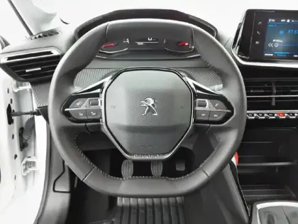 Photo 8 Peugeot 208  PureTech 75 S&S BVM5