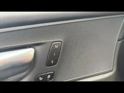 Photo 12 Volvo Xc60  T6 Hybride Rechargeable 253 + 145ch Plus Style Dark Geartronic 8 AWD