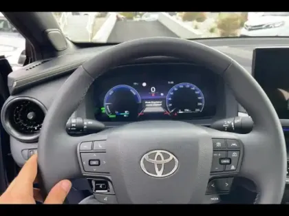 Photo 13 Toyota C-HR  2.0 Hybride Rechargeable 225ch Collection MY25