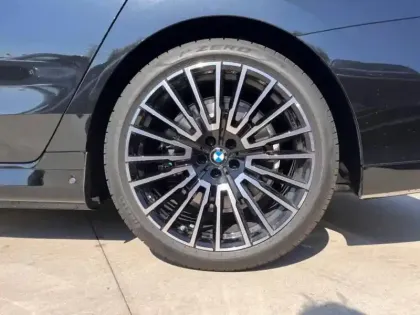 Photo 8 BMW Serie 7 Série 7 750eA xDrive 489ch M Sport