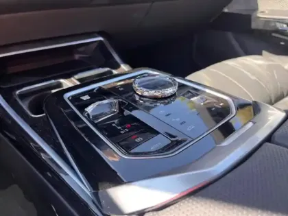 Photo 14 BMW Serie 7 Série 7 750eA xDrive 489ch M Sport