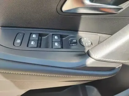 Photo 12 Peugeot 2008  Electrique 136 ch