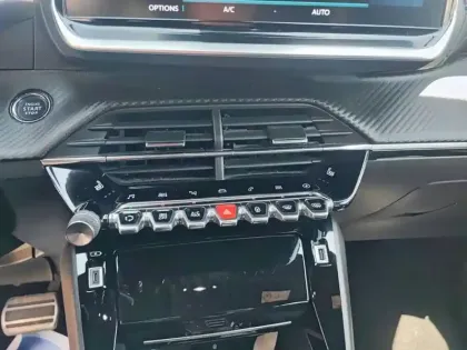 Photo 14 Peugeot 2008  Electrique 136 ch