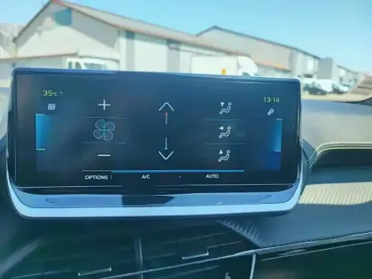 Photo 13 Peugeot 2008  Electrique 136 ch