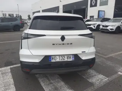 Photo 3 Renault Symbioz  E-Tech full hybrid 145