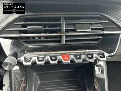 Photo 33 Peugeot 2008  PureTech 100 S&S BVM6