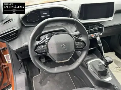 Photo 23 Peugeot 2008  PureTech 100 S&S BVM6