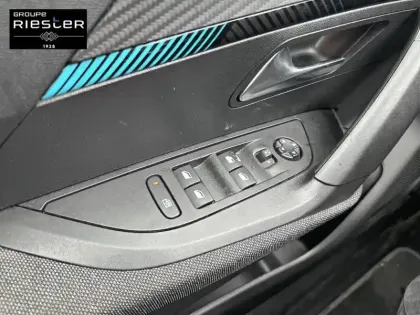 Photo 37 Peugeot 2008  PureTech 100 S&S BVM6