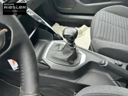 Photo 28 Peugeot 2008  PureTech 100 S&S BVM6