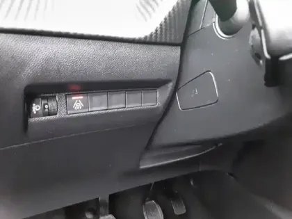 Photo 18 Peugeot 208  BlueHDi 100 S&S BVM6