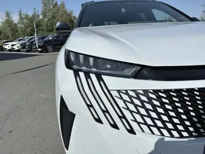 Photo 35 Peugeot 5008  Hybrid 145 e-DCS6