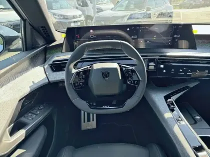 Photo 28 Peugeot 5008  Hybrid 145 e-DCS6