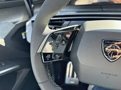 Photo 34 Peugeot 5008  Hybrid 145 e-DCS6