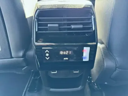 Photo 38 Peugeot 5008  Hybrid 145 e-DCS6