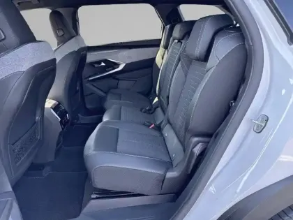 Photo 31 Peugeot 5008  Hybrid 145 e-DCS6