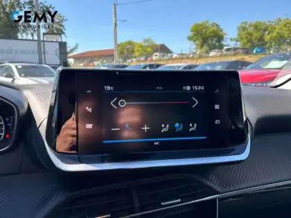 Photo 15 Peugeot 208  PureTech 100 S&S EAT8