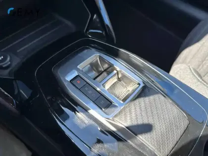 Photo 16 Peugeot 208  PureTech 100 S&S EAT8