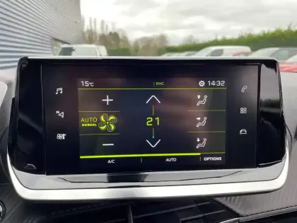 Photo 52 Peugeot 2008  PureTech 130 S&S EAT8