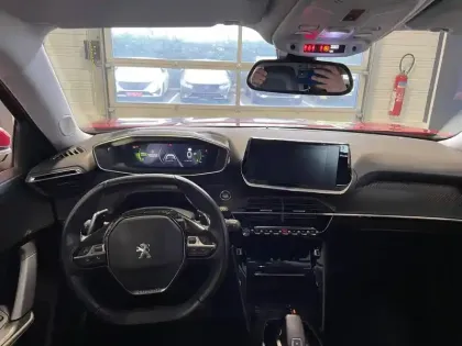 Photo 30 Peugeot 2008  PureTech 130 S&S EAT8