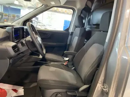 Photo 9 Ford Transit Courier Fourgonnette Electrique 100 kW 136ch Trend