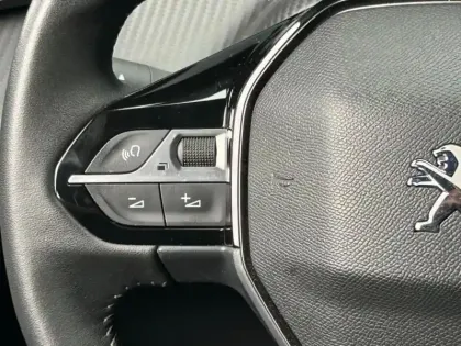 Photo 14 Peugeot 2008  1.2 PureTech 100ch S&S Allure