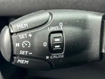 Photo 13 Peugeot 2008  1.2 PureTech 100ch S&S Allure