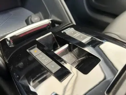 Photo 10 Citroën C4  Moteur électrique 136ch (100 kW) Shine Pack Automatique