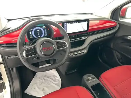 Photo 43 Fiat 500  e 95 ch