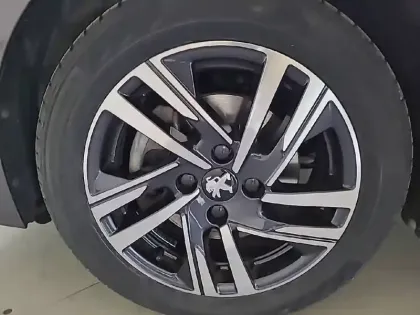 Photo 12 Peugeot 208  PureTech 100 S&S BVM6