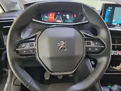 Photo 8 Peugeot 208  PureTech 100 S&S BVM6