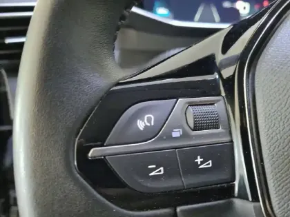 Photo 26 Peugeot 208  PureTech 100 S&S BVM6