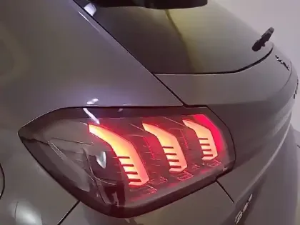 Photo 16 Peugeot 208  PureTech 100 S&S BVM6