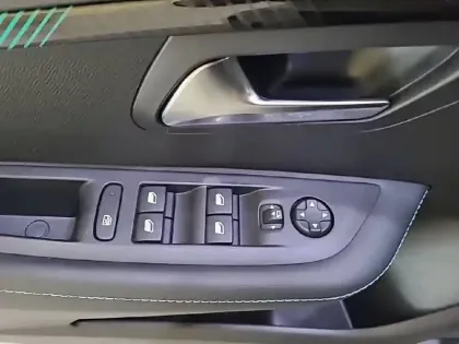 Photo 29 Peugeot 208  PureTech 100 S&S BVM6