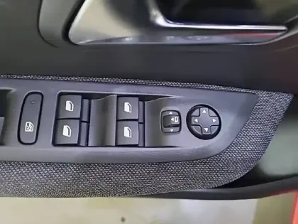 Photo 29 Peugeot 208  PureTech 75 S&S BVM5