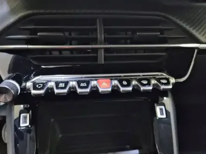 Photo 24 Peugeot 208  PureTech 75 S&S BVM5