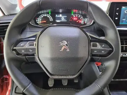 Photo 39 Peugeot 208  PureTech 75 S&S BVM5