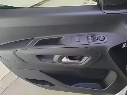 Photo 50 Peugeot Partner Gén. III Ph2 Base 4