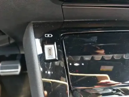 Photo 14 Peugeot 208  Hybrid 100 e-DCS6