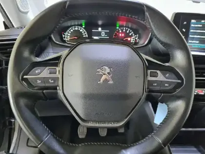 Photo 8 Peugeot 2008  PureTech 100 S&S BVM6