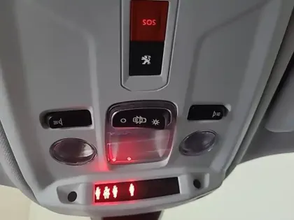 Photo 25 Peugeot 2008  PureTech 100 S&S BVM6