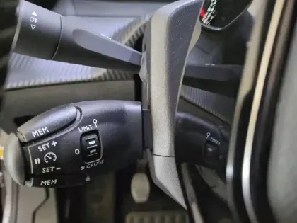 Photo 26 Peugeot 2008  PureTech 100 S&S BVM6