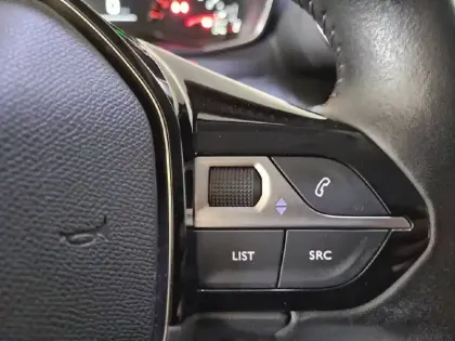 Photo 28 Peugeot 2008  PureTech 100 S&S BVM6