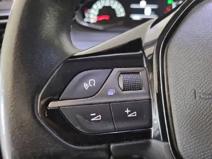 Photo 27 Peugeot 2008  PureTech 100 S&S BVM6