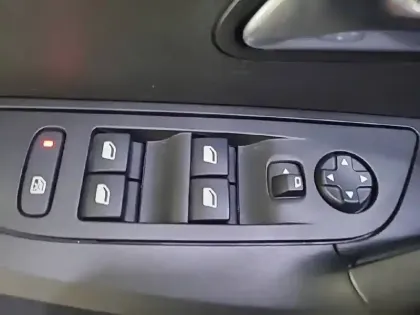 Photo 30 Peugeot 2008  PureTech 100 S&S BVM6