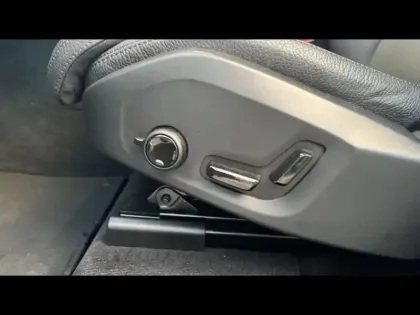 Photo 10 Volvo Xc60  T6 Hybride Rechargeable 253 + 145ch Plus Style Dark Geartronic 8 AWD