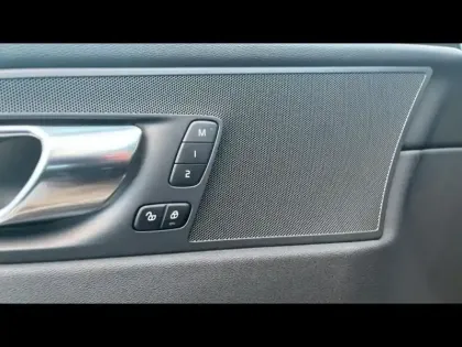 Photo 11 Volvo Xc60  T6 Hybride Rechargeable 253 + 145ch Plus Style Dark Geartronic 8 AWD